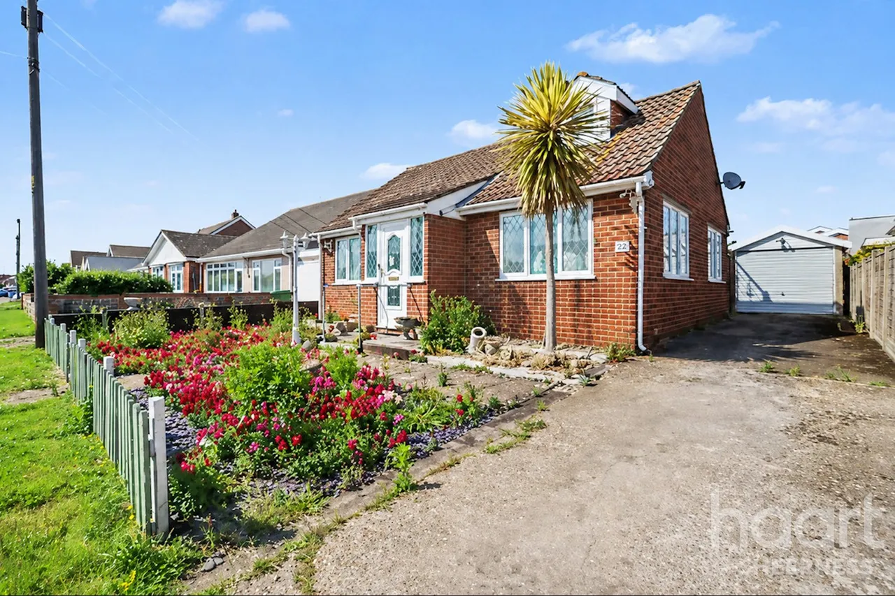 2 bed house for sale, Drake Avenue, Sheerness, ME12