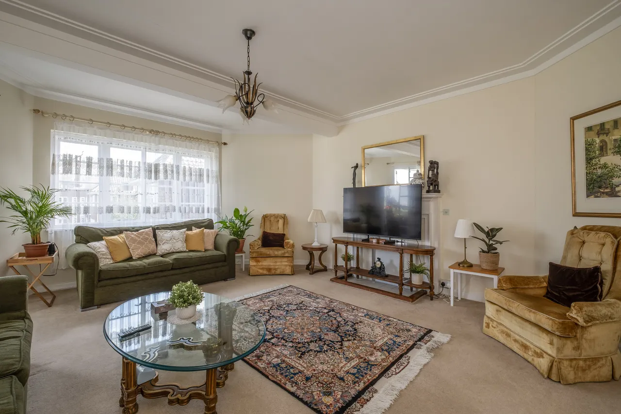 Roehampton Close, London, SW15, photo 2