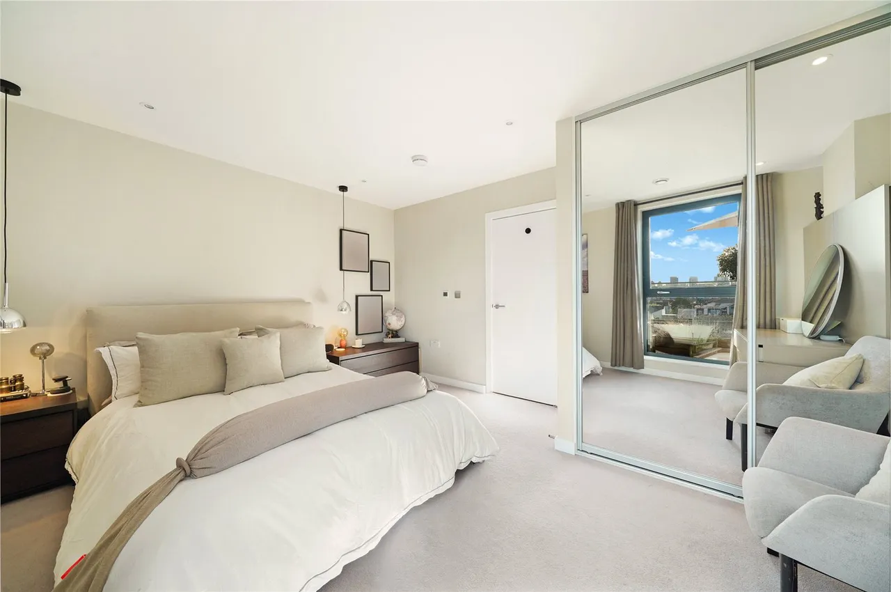 Hawthorne Crescent, London, SE10, photo 3