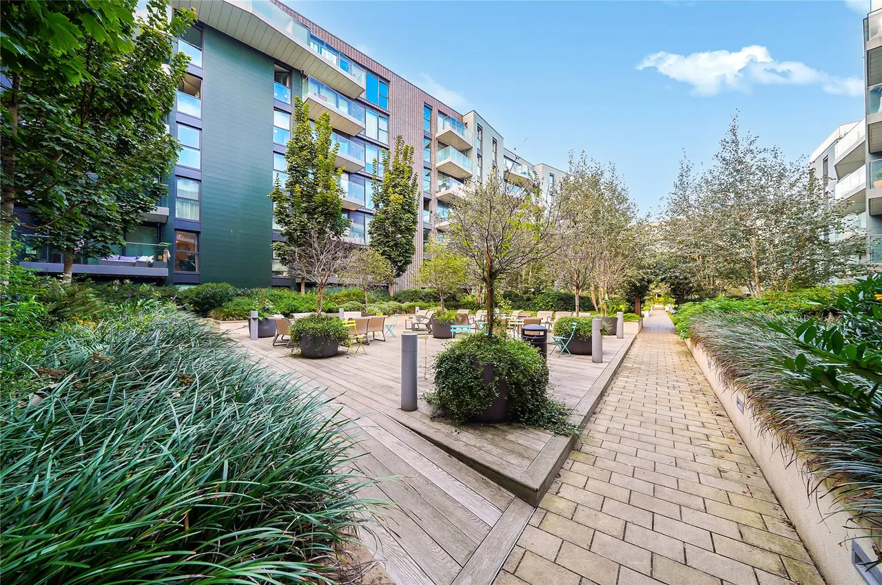 Hawthorne Crescent, London, SE10, photo 21