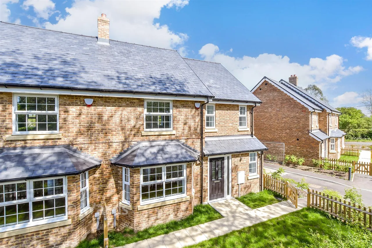 4 bed house for sale, Claygate, Marden, TN12