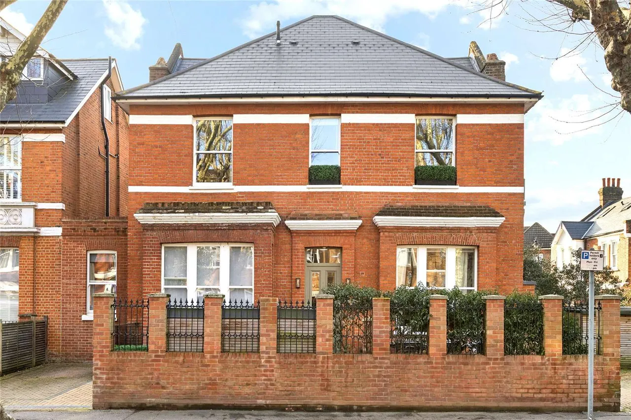 2 bed flat for sale — Heathfield Road, London, W3 8EL