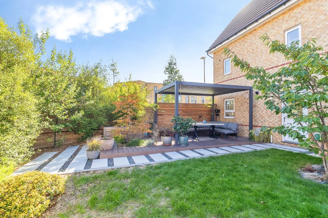 4 bed house for sale, Peninsular Court, Brooklands, MK10