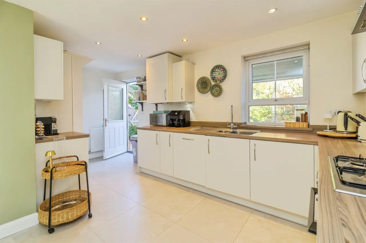 Peninsular Court, Brooklands, MK10, photo 6