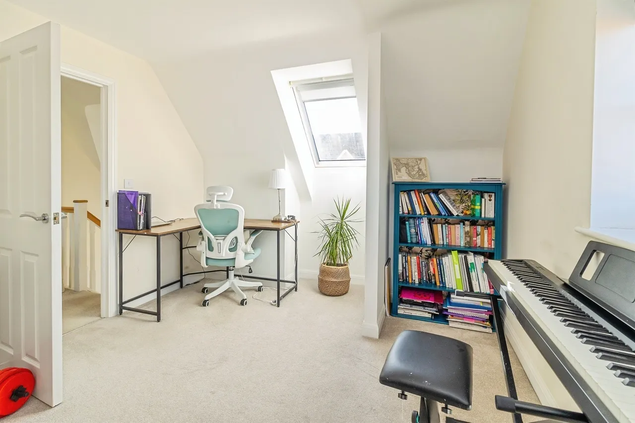Peninsular Court, Brooklands, MK10, photo 10