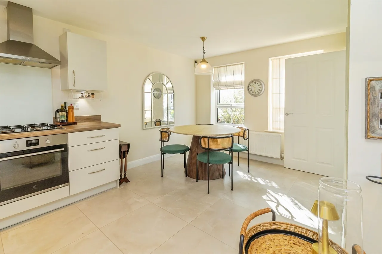 Peninsular Court, Brooklands, MK10, photo 5