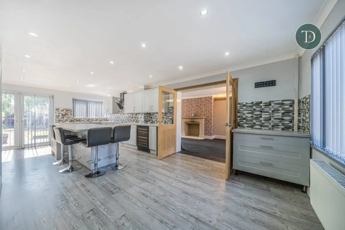 Apple Tree Grove, Great Sutton, CH66 2XF, photo 2