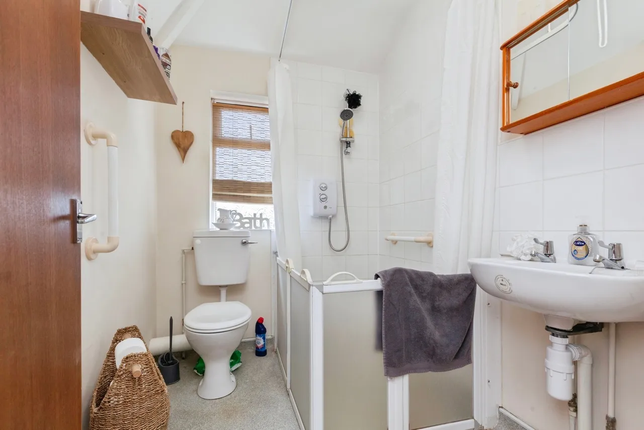 Alderleigh Road, Glen Parva, LE2, photo 17