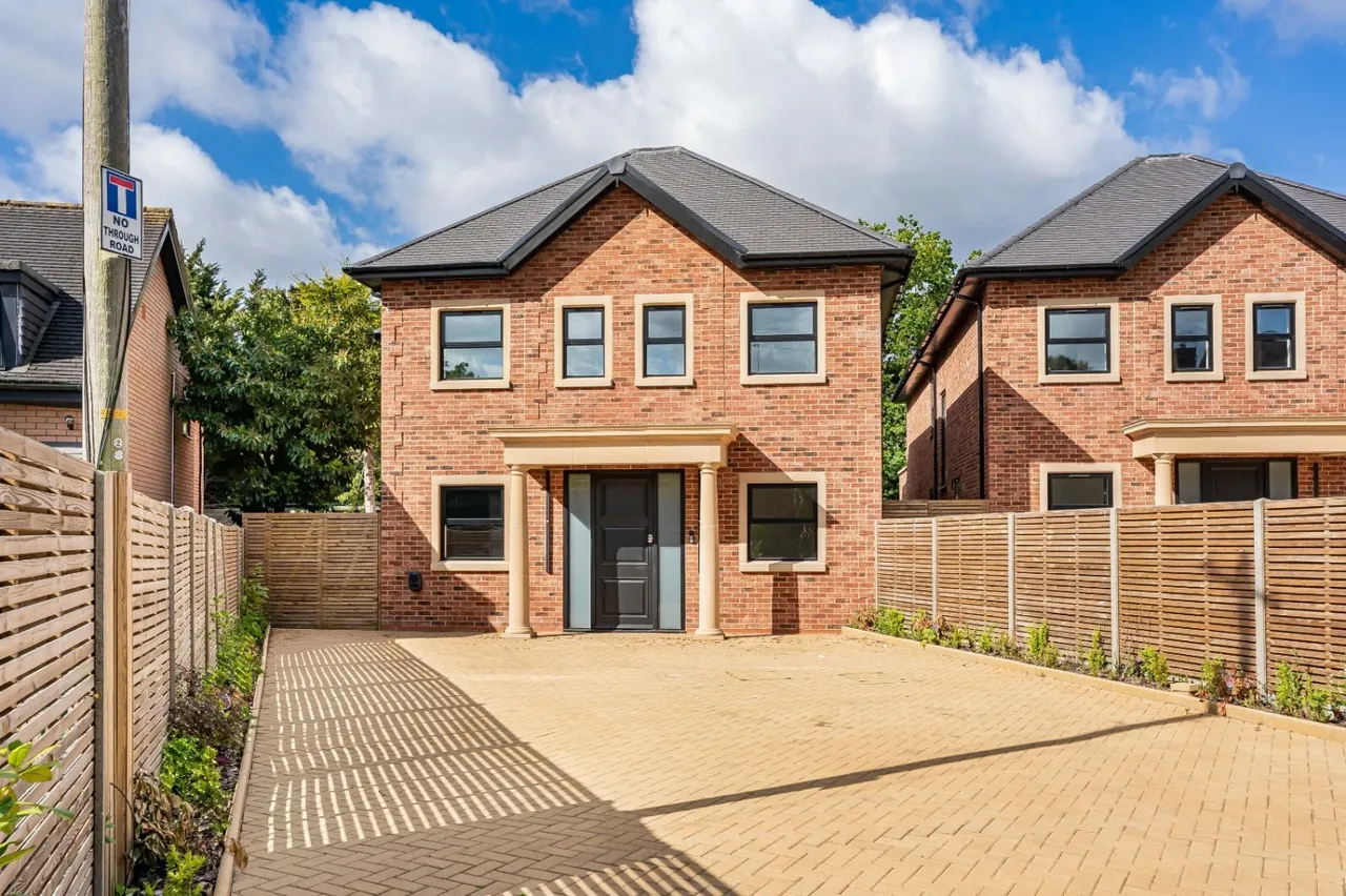 5 bed house to rent, Pipers Green Lane, Edgware, HA8