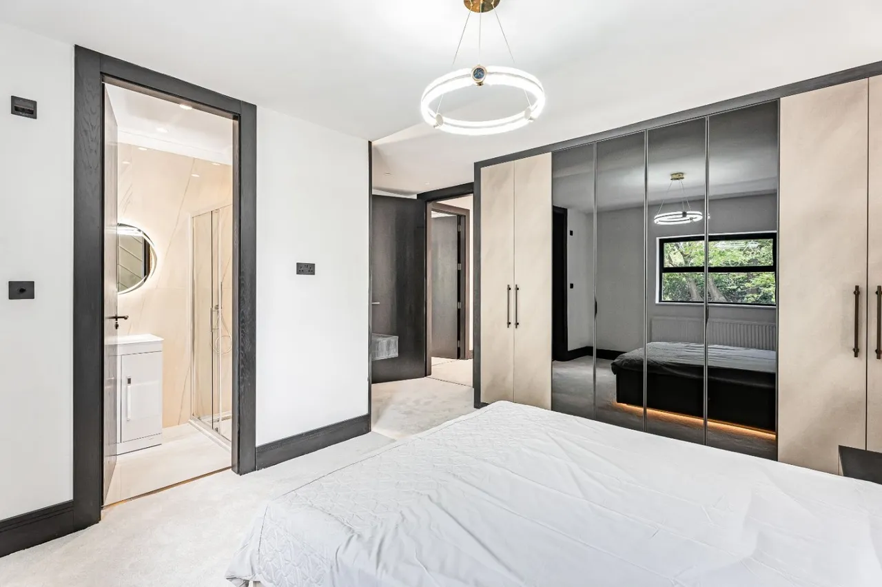 Pipers Green Lane, Edgware, HA8, photo 21