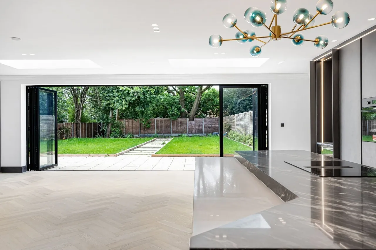 Pipers Green Lane, Edgware, HA8, photo 6