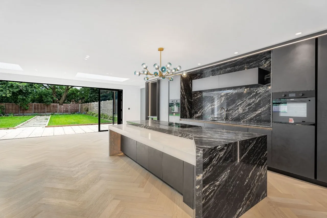 Pipers Green Lane, Edgware, HA8, photo 2