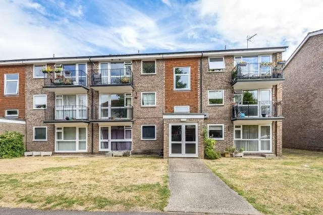 2 bed flat for sale, Armadale Court, Reading, RG30