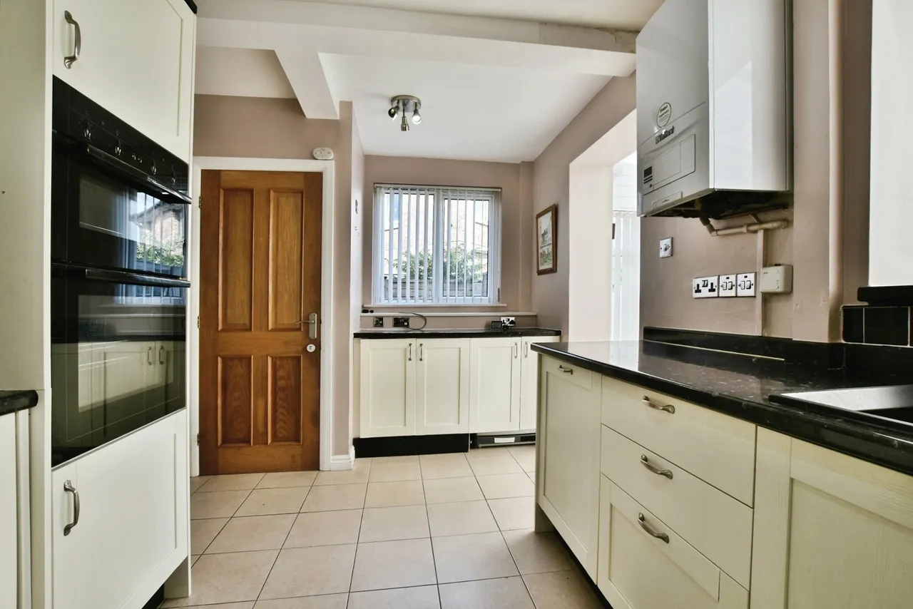 Lee Avenue, Broadheath, Altrincham, WA14, photo 5