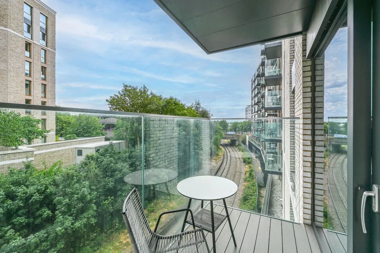 Brentford, TW8, photo 19