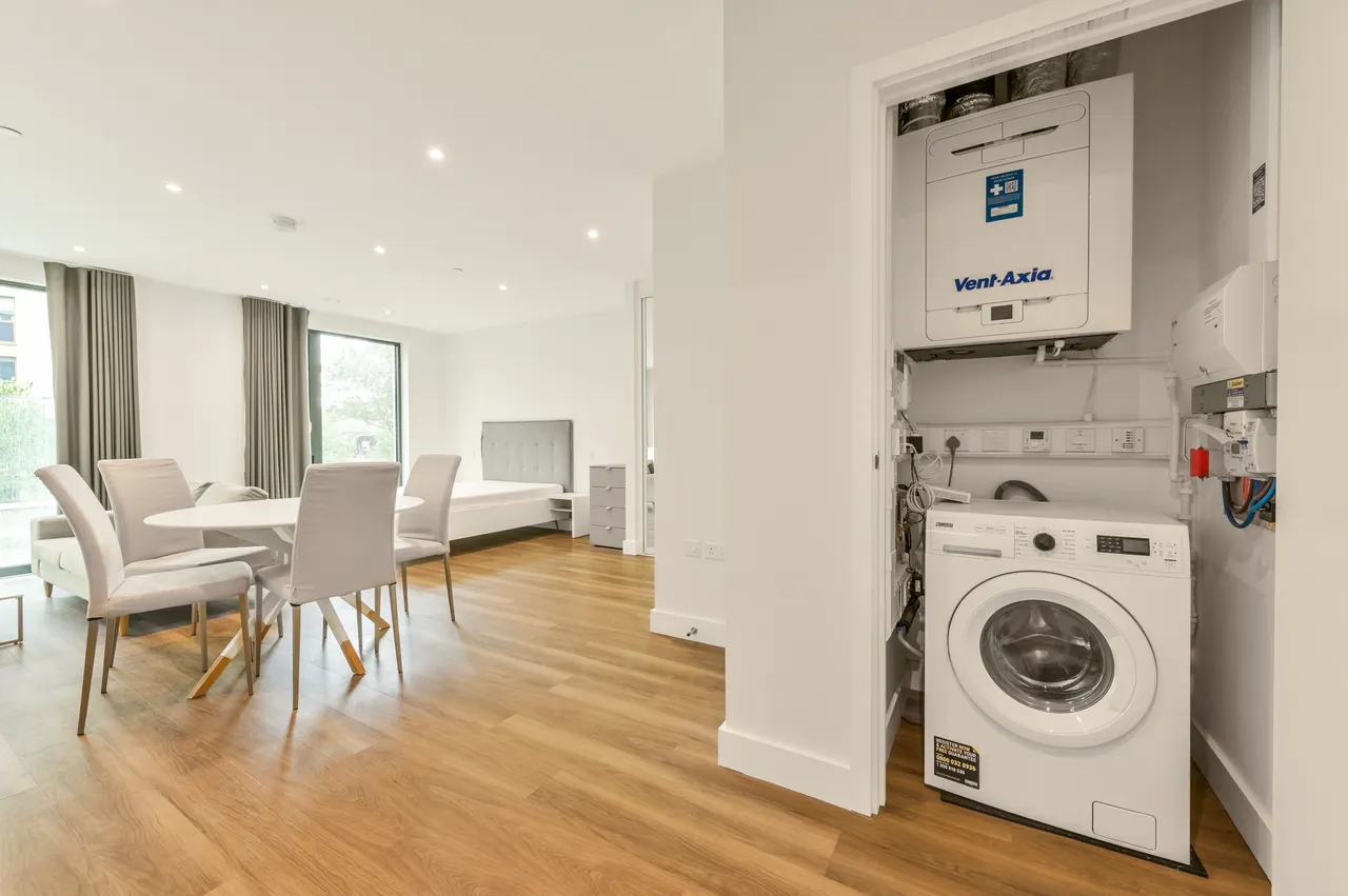 Brentford, TW8, photo 17