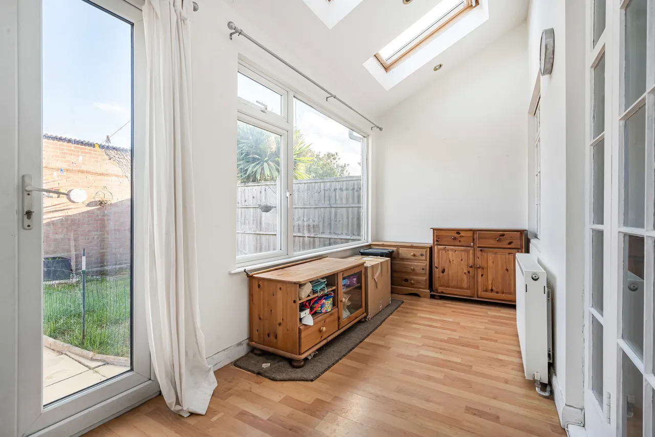 Waters Drive, Staines-upon-Thames, TW18, photo 5