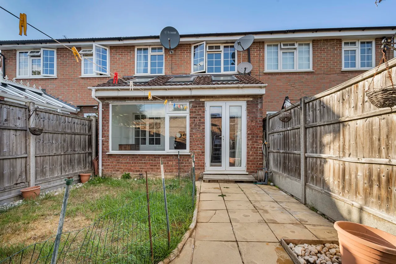 Waters Drive, Staines-upon-Thames, TW18, photo 12