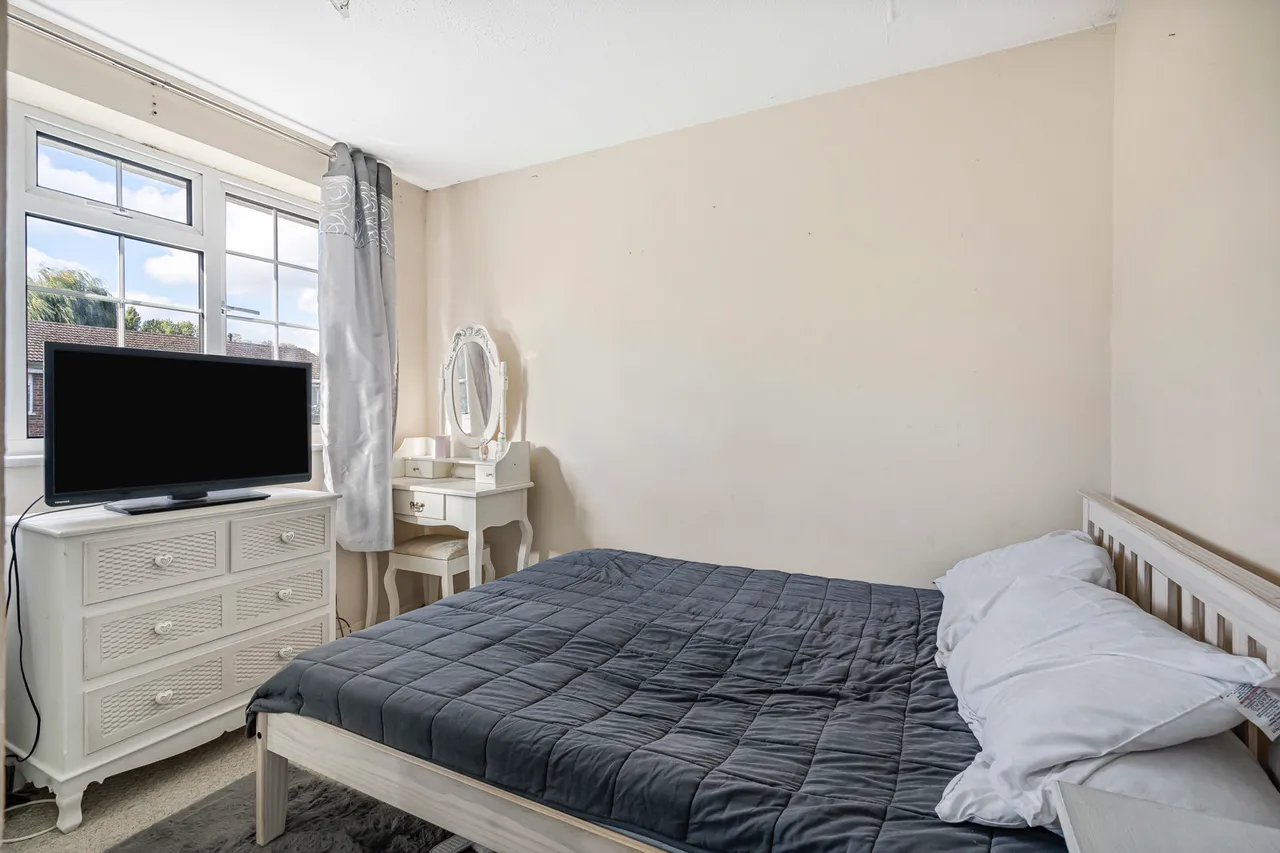 Waters Drive, Staines-upon-Thames, TW18, photo 7