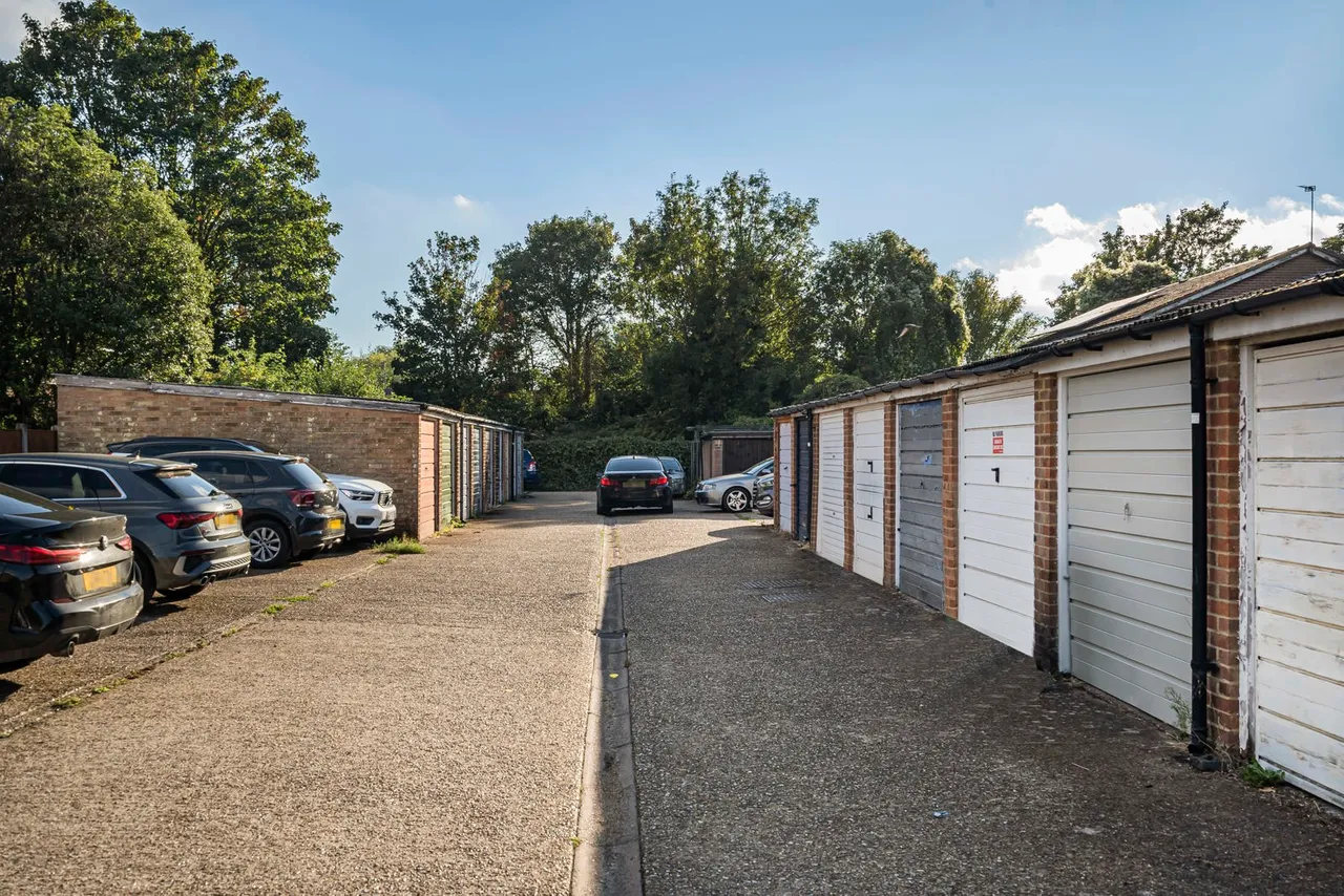 Waters Drive, Staines-upon-Thames, TW18, photo 13