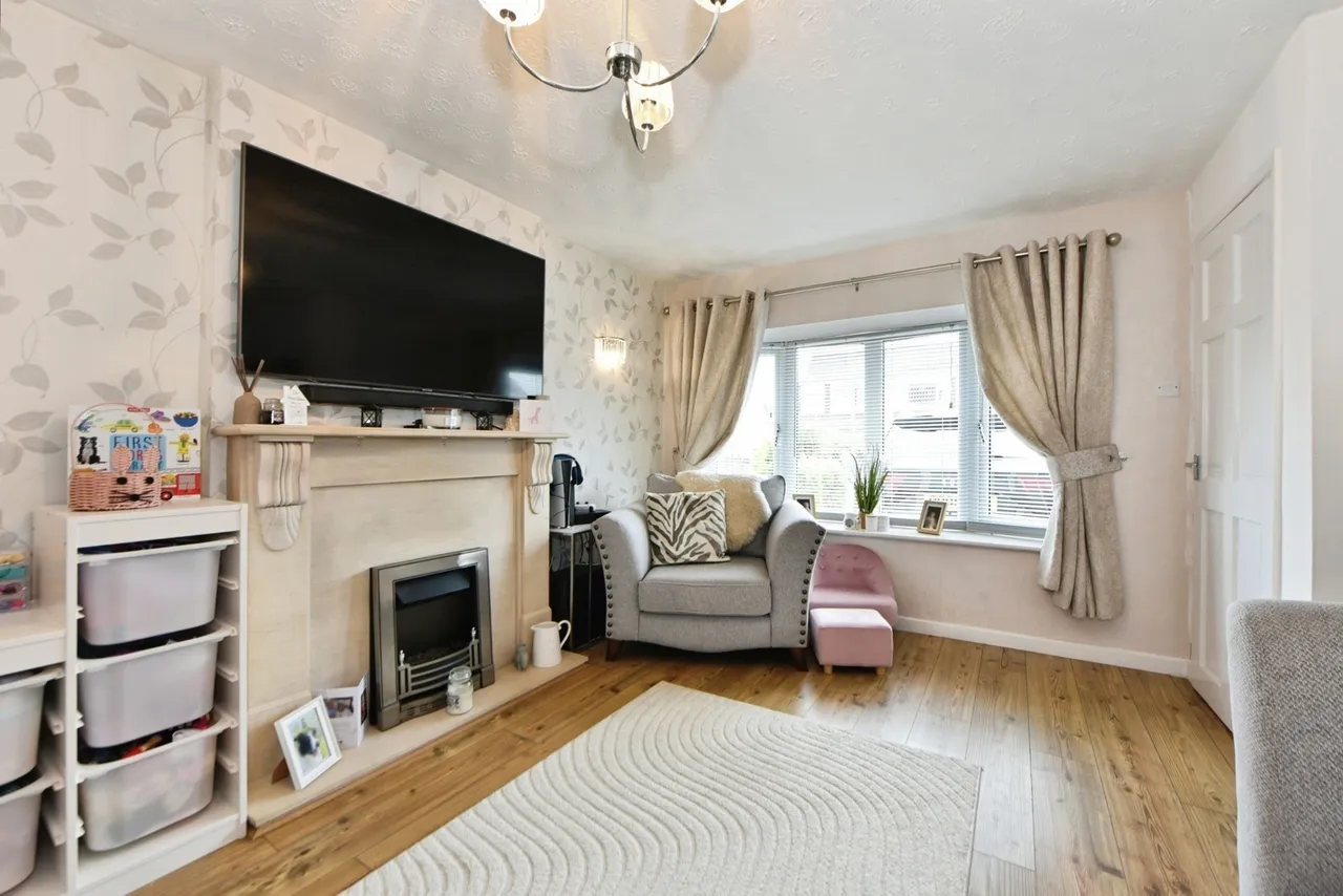 Larchwood Crescent, Leyland, Lancashire, PR25, photo 4