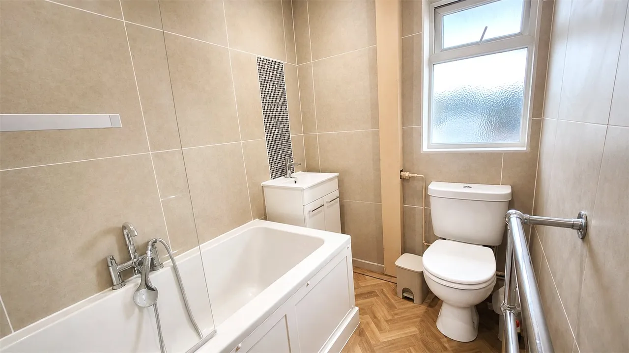 Burbo Bank Road South, L23, photo 10