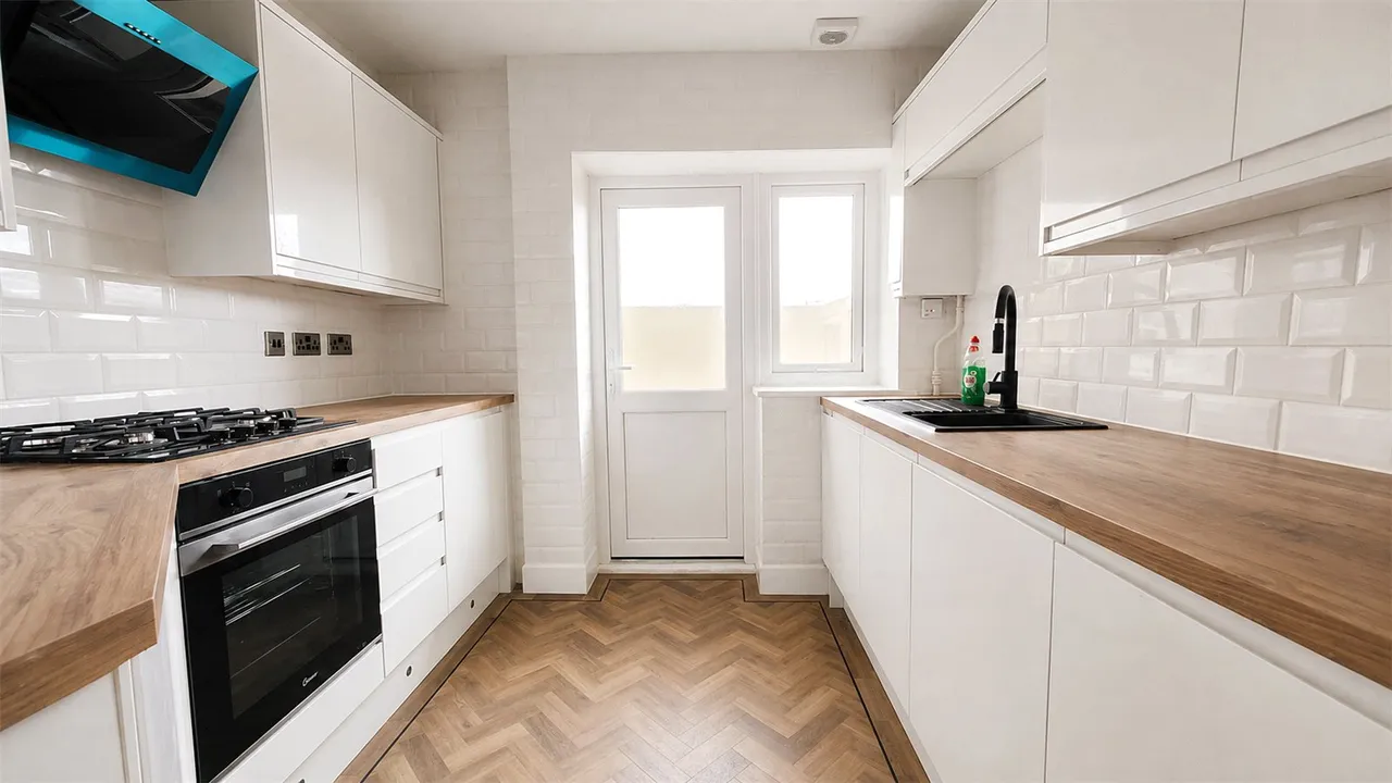 Burbo Bank Road South, L23, photo 8