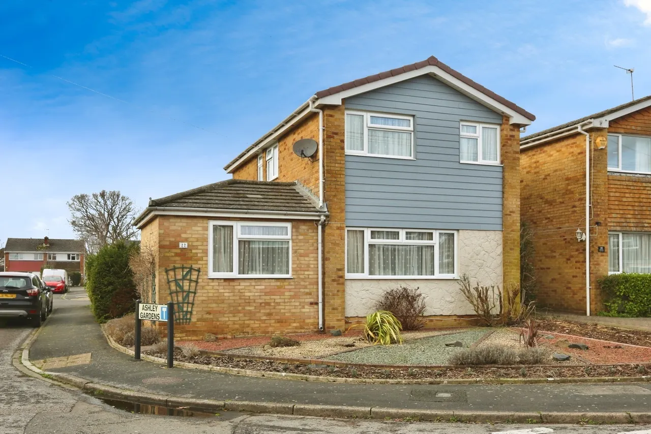 3 bed house for sale, Warren Avenue, Chandler's Ford, SO53