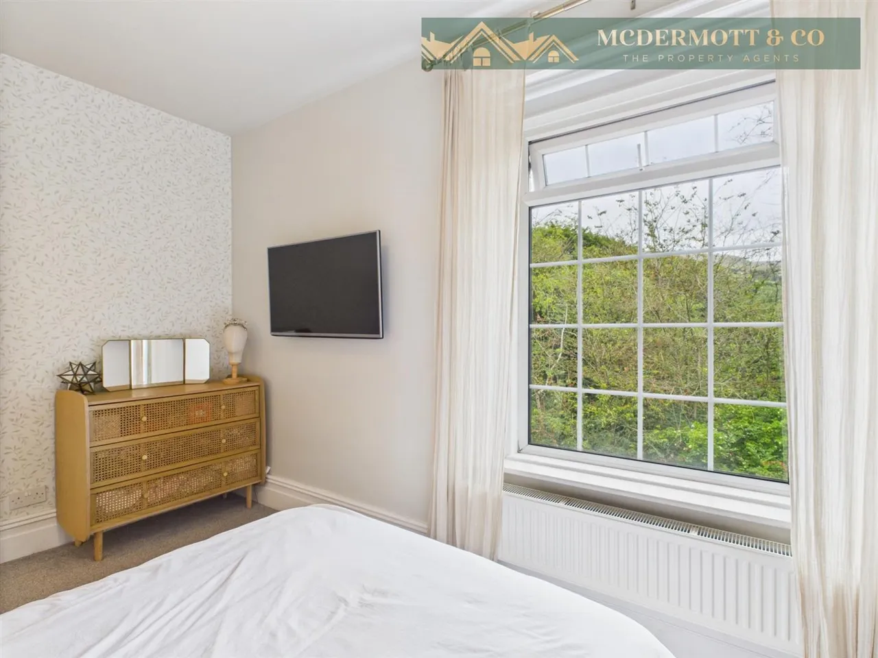 Oldham Road, Uppermill, OL3, photo 19