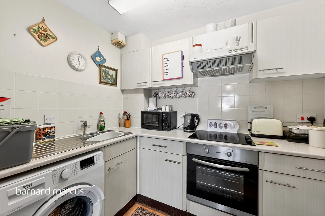 South Street, Dorking, RH4, photo 16