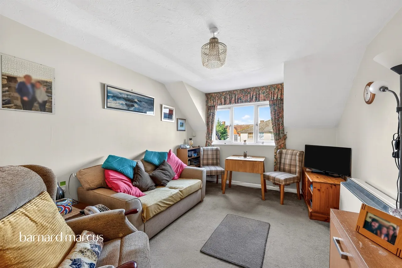 South Street, Dorking, RH4, photo 3