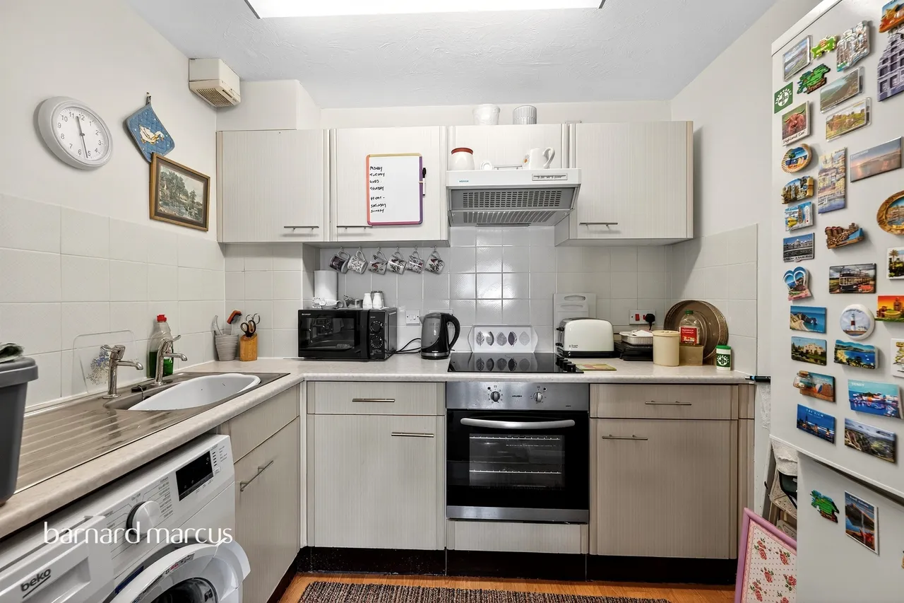 South Street, Dorking, RH4, photo 15