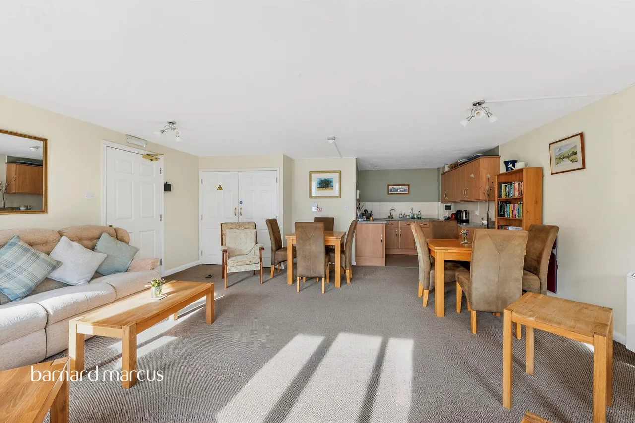 South Street, Dorking, RH4, photo 7