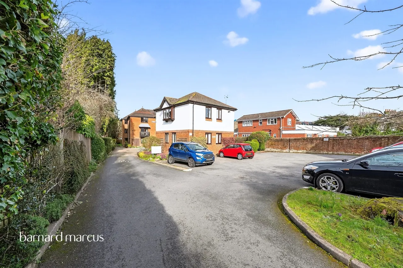South Street, Dorking, RH4, photo 14