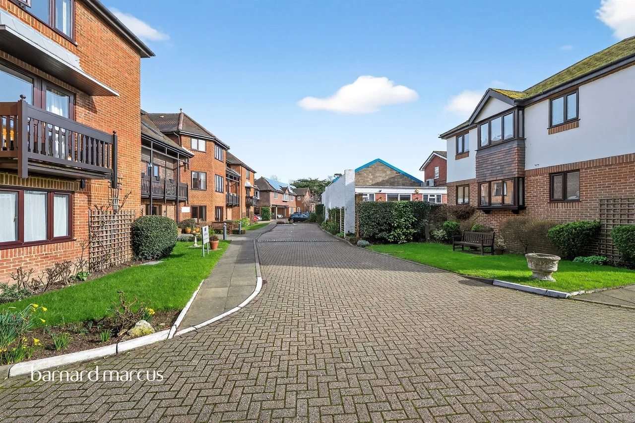 South Street, Dorking, RH4, photo 8
