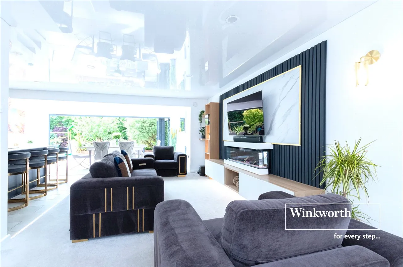 Whincroft Drive, Ferndown, BH22, photo 3