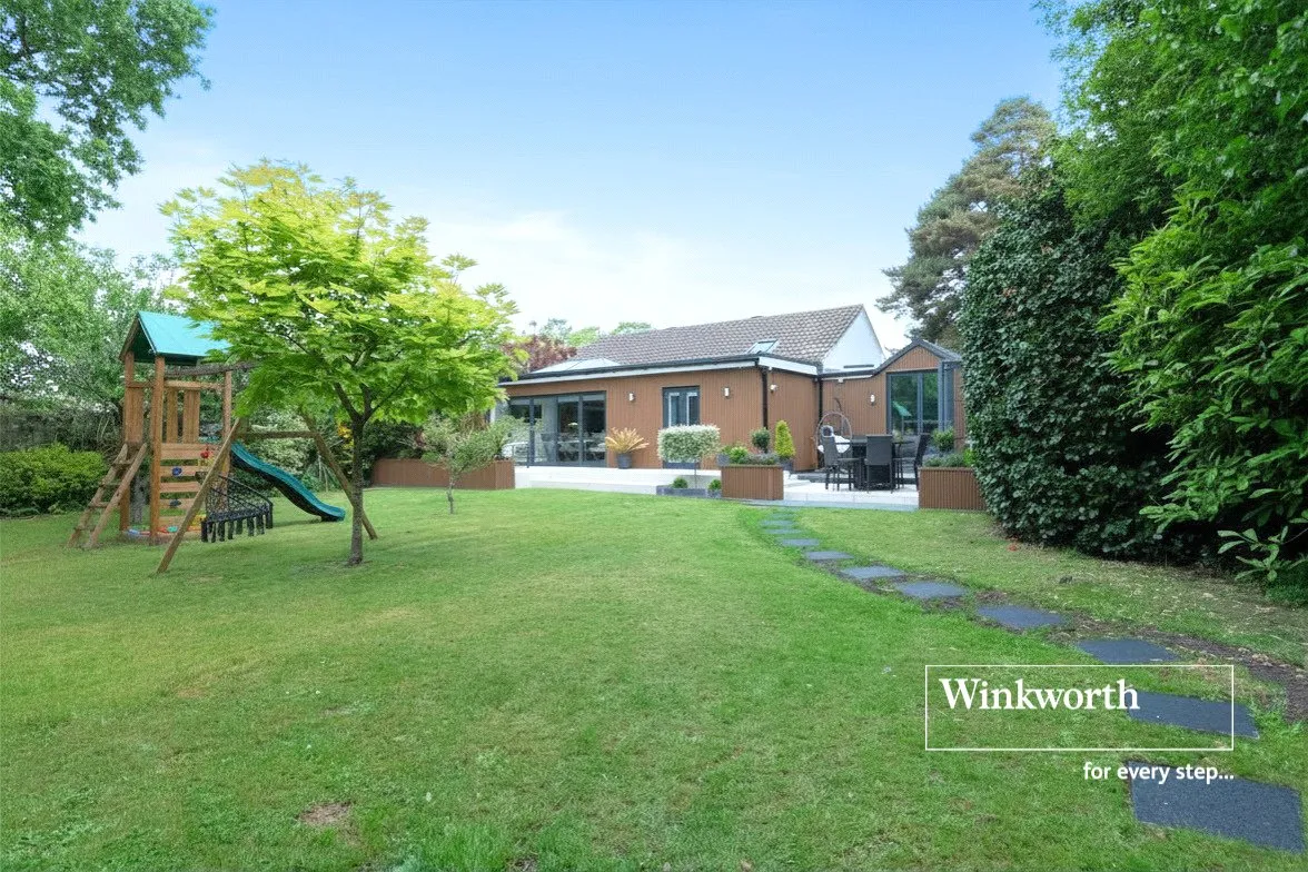 4 bed house for sale, Whincroft Drive, Ferndown, BH22
