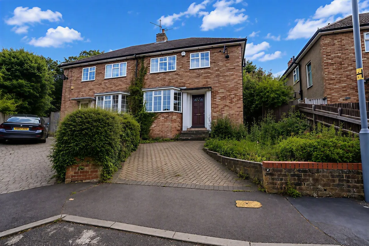 3 bed house for sale, New Road Close, High Wycombe, HP12