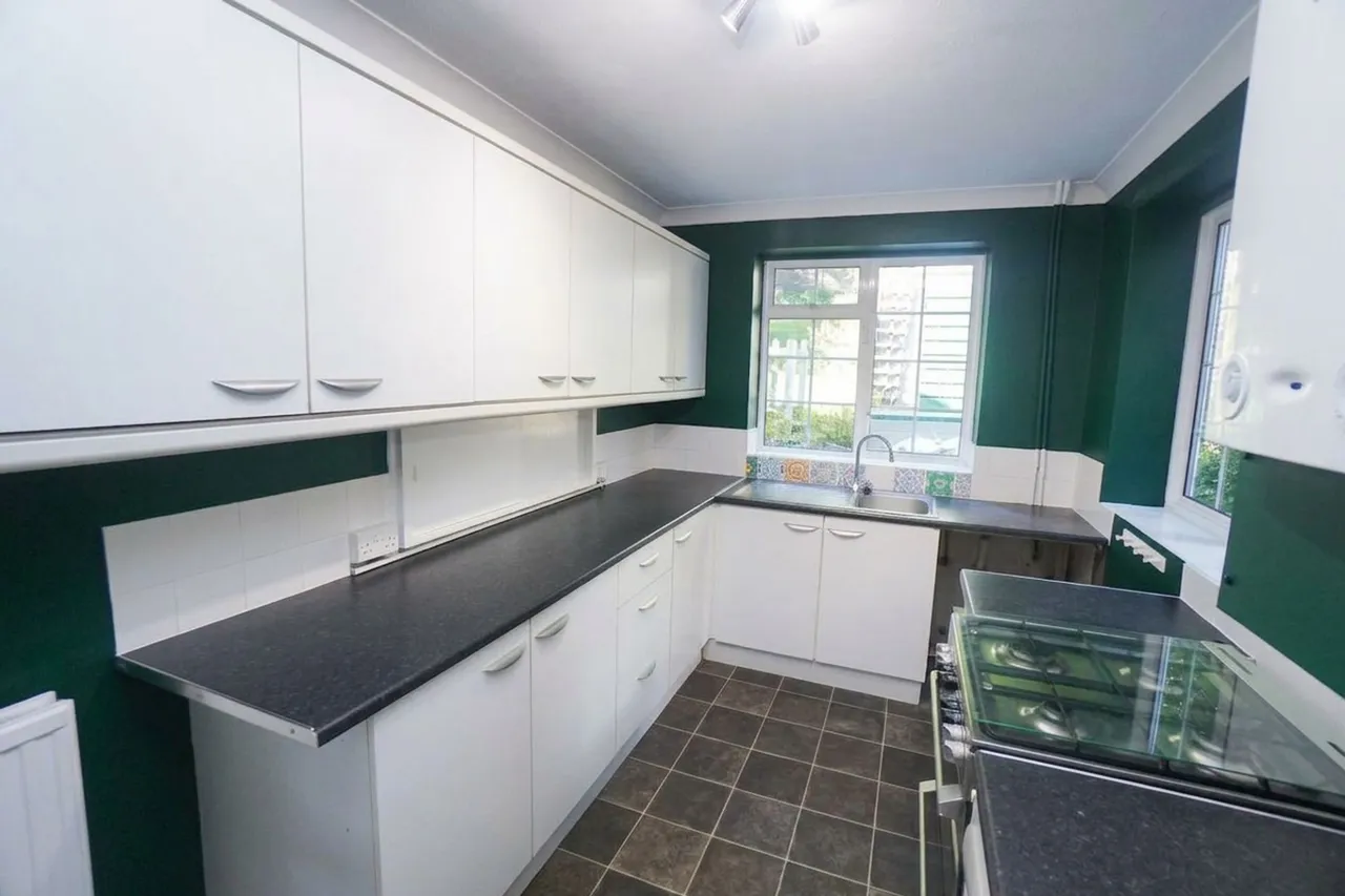 New Road Close, High Wycombe, HP12, photo 3
