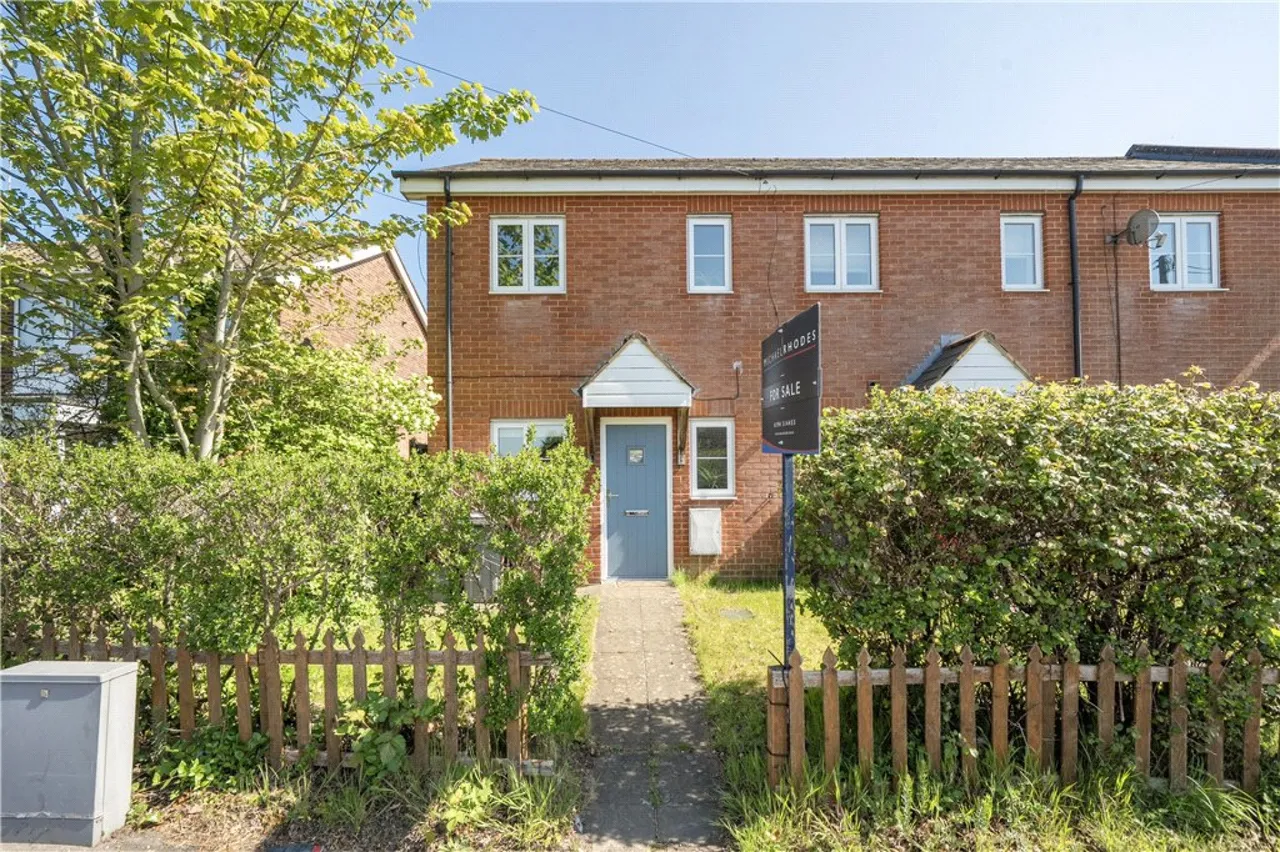 2 bed property for sale, Botley Road, North Baddesley, SO52