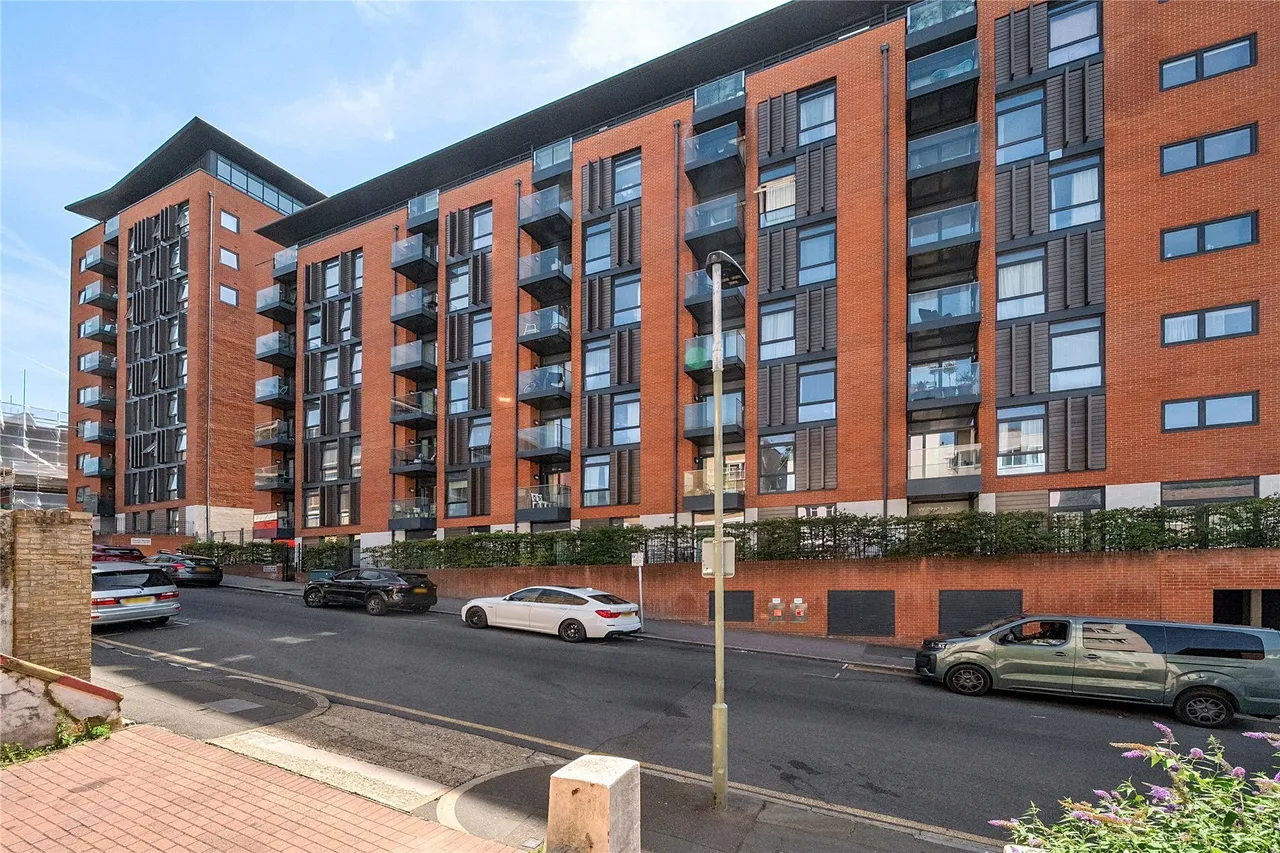 2 bed flat for sale — Ringers Road, Bromley, BR1