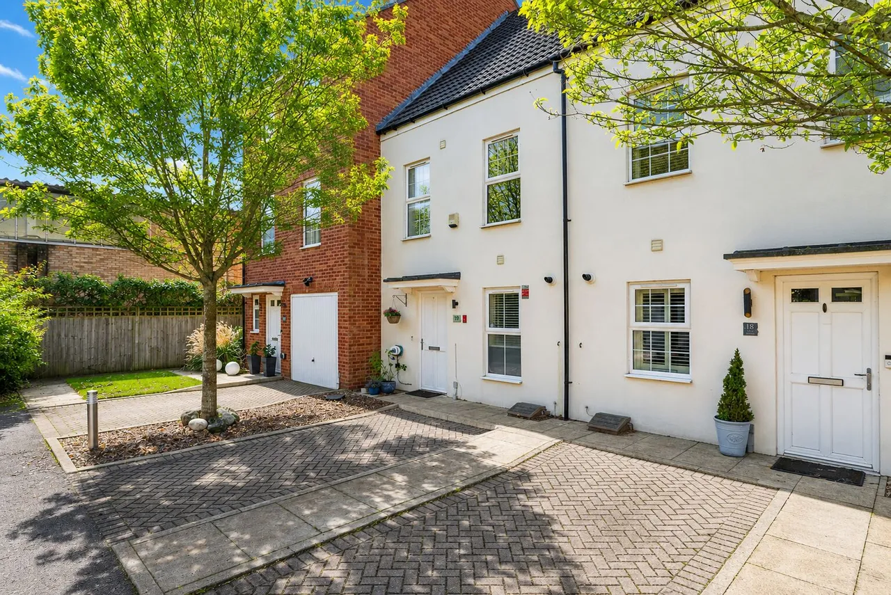 4 bed house for sale, Ver Brook Avenue, Markyate, AL3
