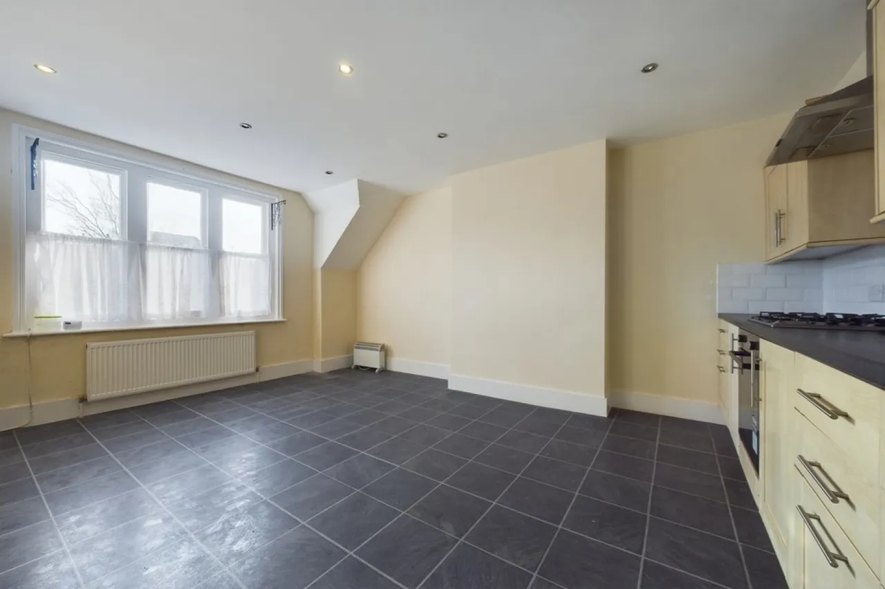 Bouverie Road West, Folkestone, photo 9