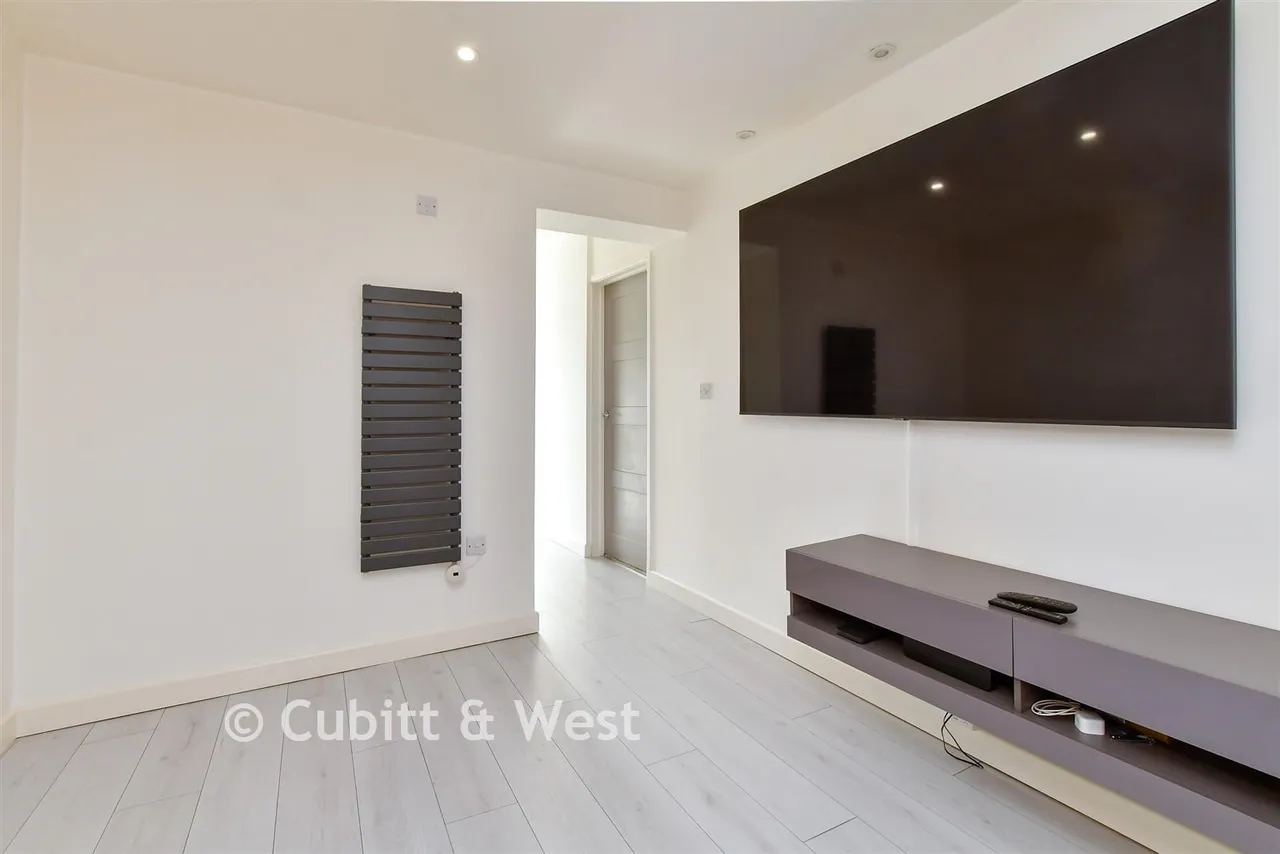 Saffron Close, Shoreham-By-Sea, BN43, photo 8