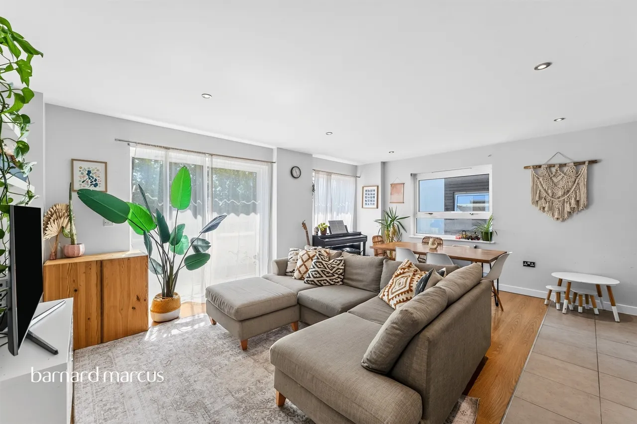 Talbot Close, Mitcham, photo 5