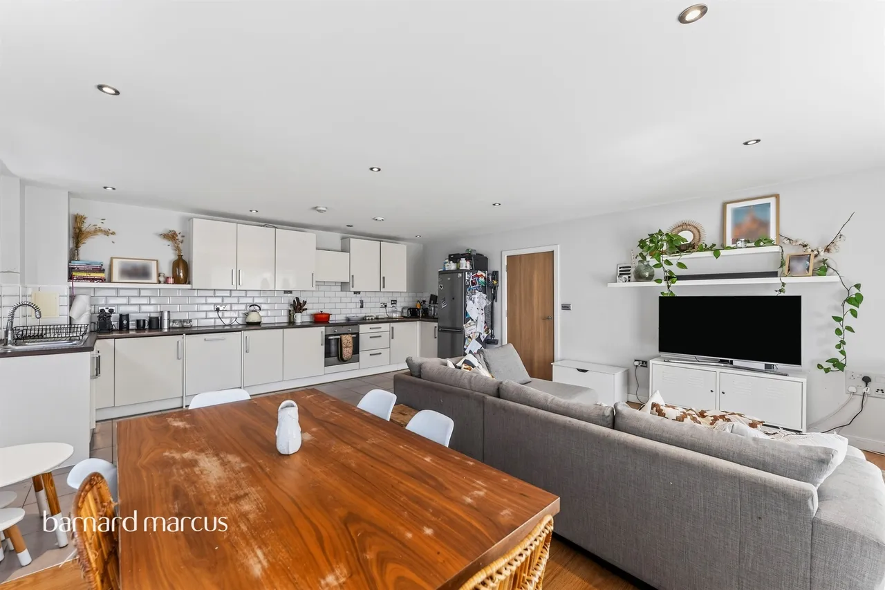 Talbot Close, Mitcham, photo 3