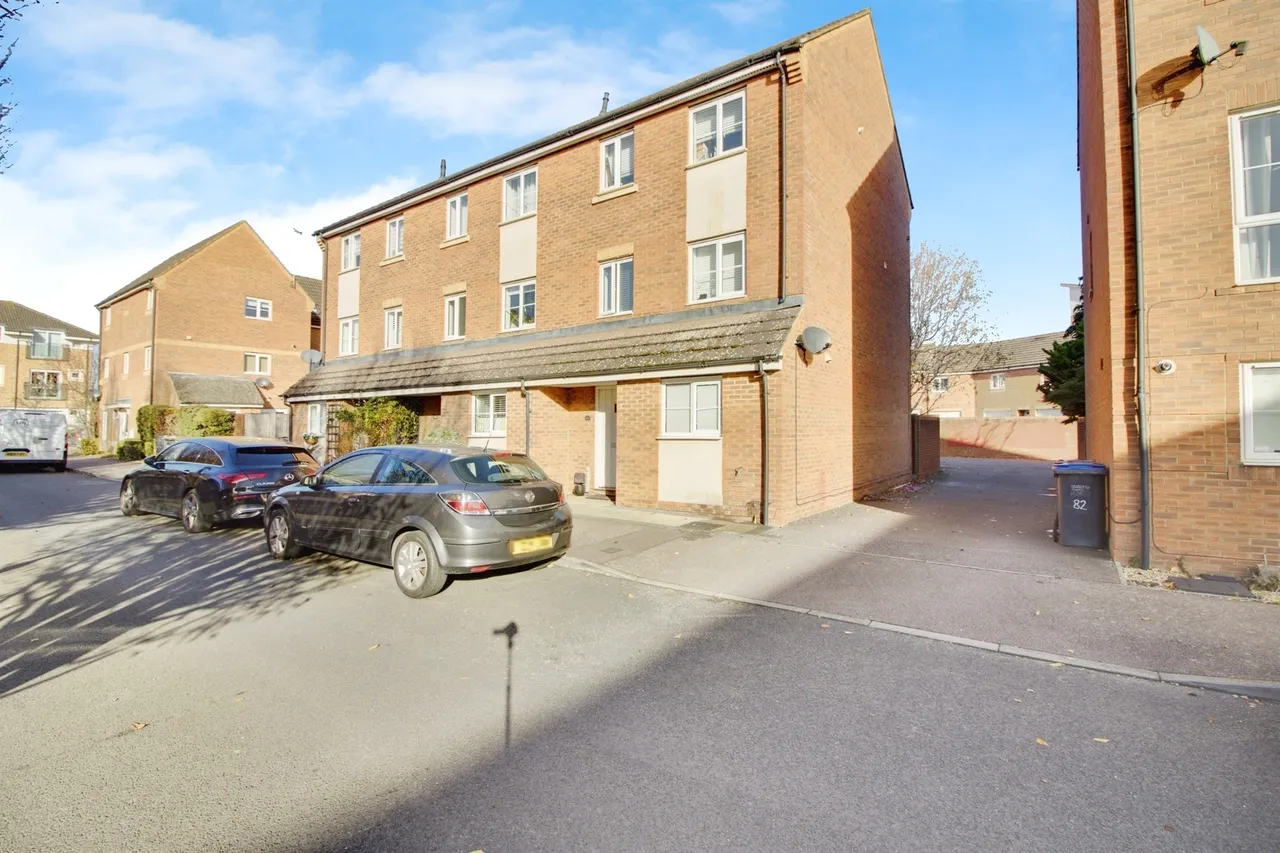4 bed house for sale — Eddington Crescent, WELWYN GARDEN CITY