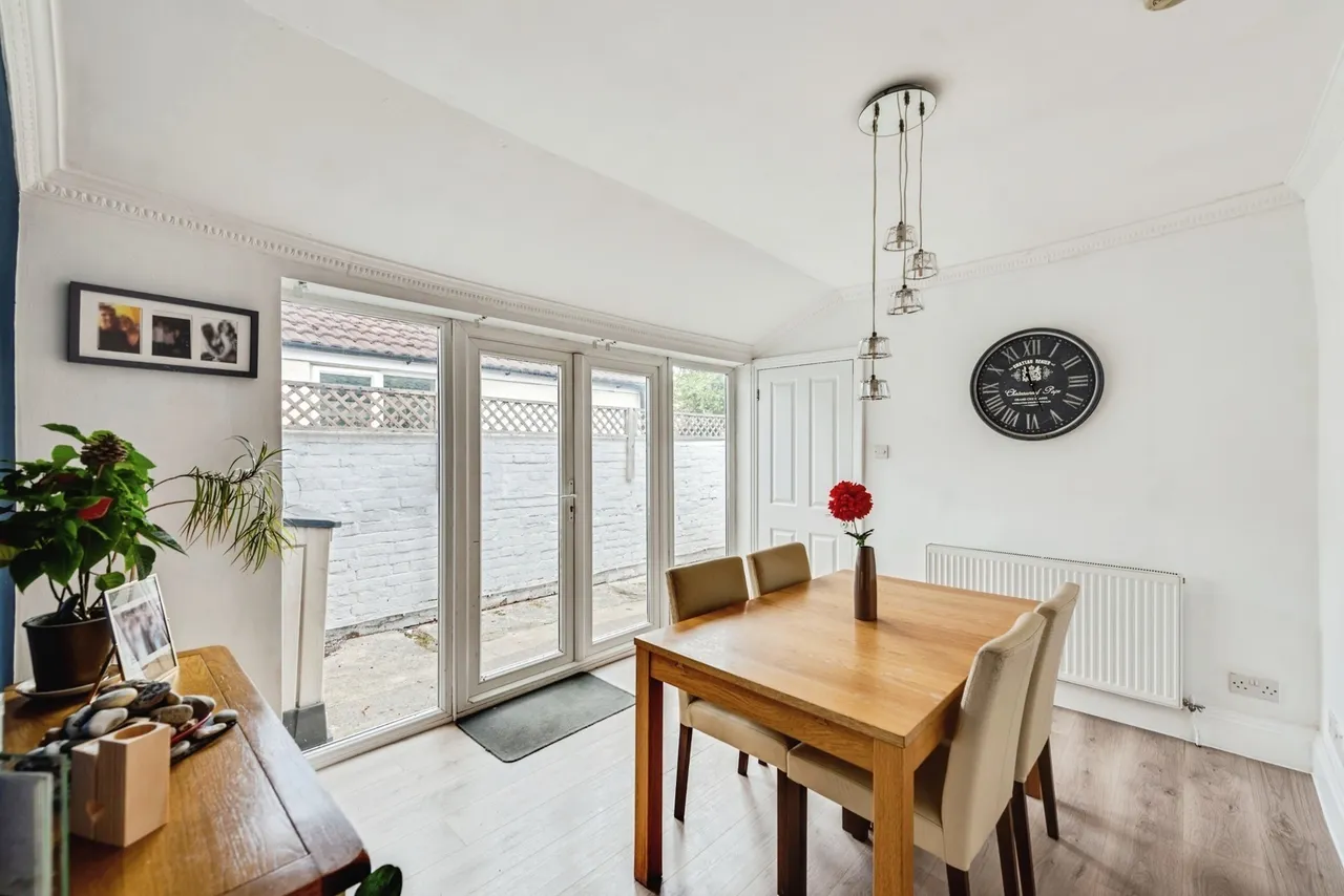 Cheney Manor Road, SWINDON, Wiltshire, SN2, photo 5