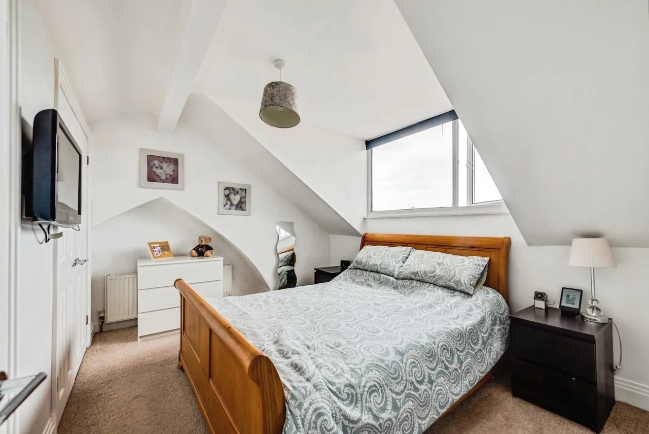 Cheney Manor Road, SWINDON, Wiltshire, SN2, photo 11