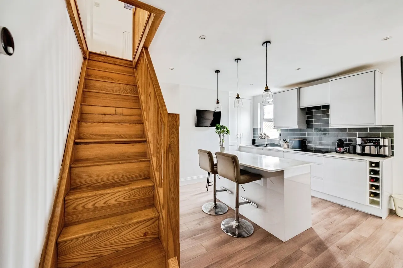 Cheney Manor Road, SWINDON, Wiltshire, SN2, photo 10